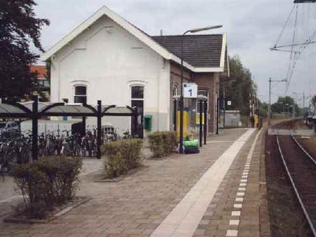station Arkel 28 augustus 2003.<p>
Perronzijde zijkant (west)