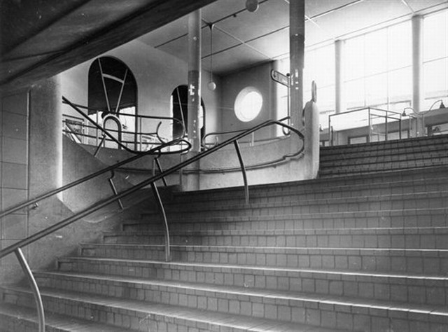 station Arnhem trap naar tunnel
