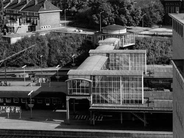 station Arnhem Centraal De brug over de sporen.