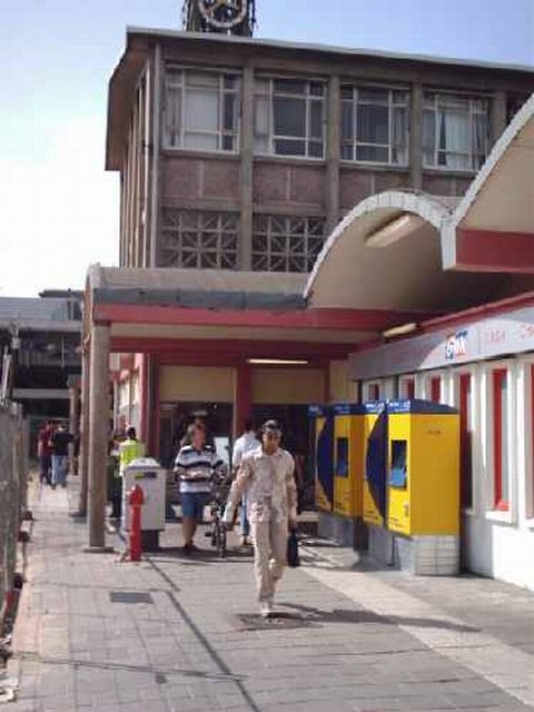 station Arnhem 26 augustus 2003.<p>
Straatzijde.