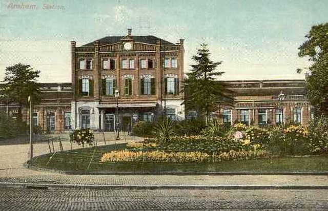 station Arnhem Straatzijde ansichtkaart