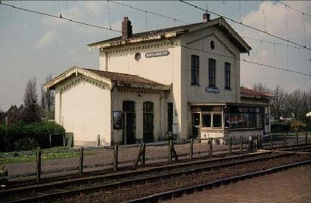 station Barendrecht Dia (37407) perronzijde. 27 april 1973.