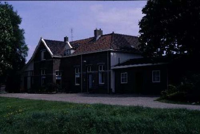 station Bergentheim Dia (57323) straatzijde. 19 mei 1986.
