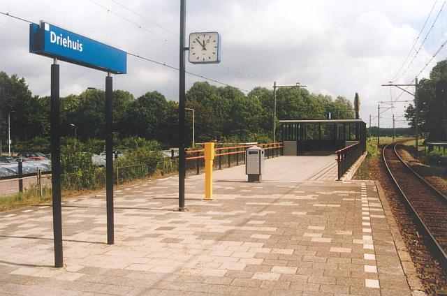 station Driehuis Hier stond het perrongebouw tot de sloop in 1998.