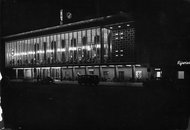 station Eindhoven Centraal bij nacht