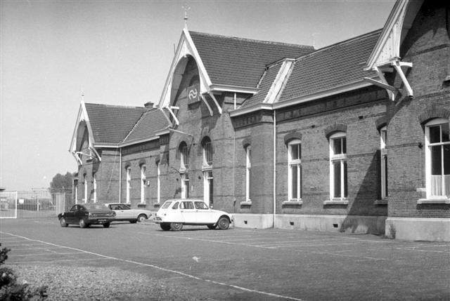 station Elst