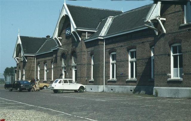 station Elst