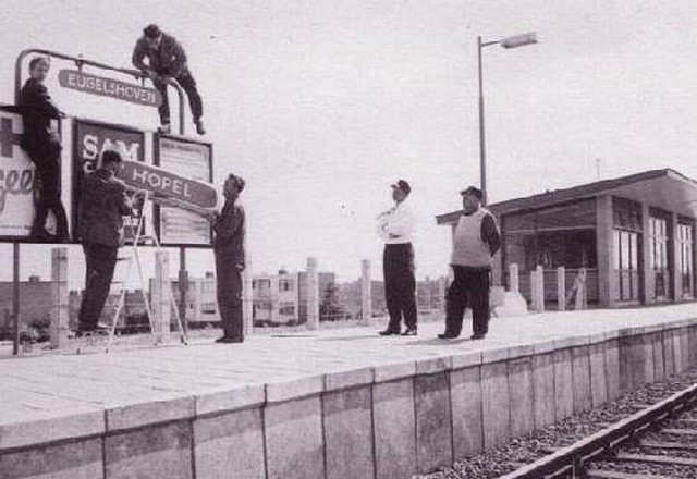 station Eygelshoven Hopel (Hp)km2.0 aan de lijn190, geopend 15-05-1949, op 22-05-1966 werd de naam veranderd in Eygelshoven (-2)
(op de lijn236 Schaesberg - Herzochenrath lag al eerder een halte Eygelshoven (Egh)van 1909 tot 1949 en is in 1966 afgebroken van daar eigenlijk Eygelshoven -2)in midels is ook dit gebouwtje aan de Dentgenbachweg afgebroken.