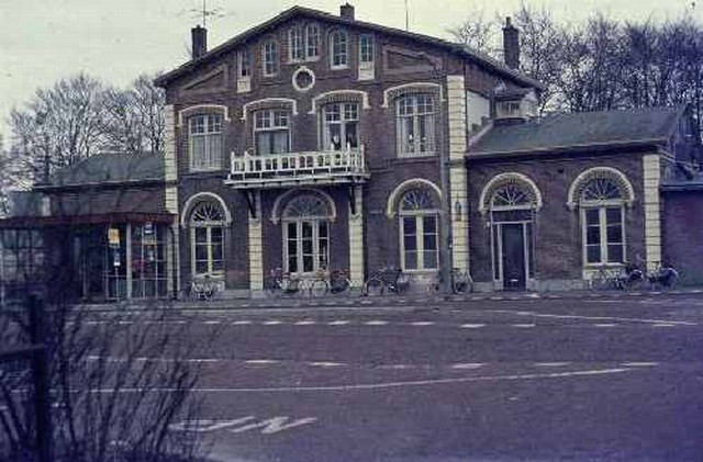 station Harderwijk Dia straatzijde.