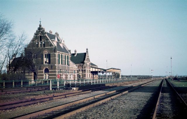 station Kesteren Dia perronzijde. 8 december 1957.