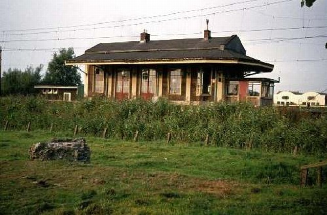 station Maarssen Dia (37643) perronzijde. 17 augustus 1973.