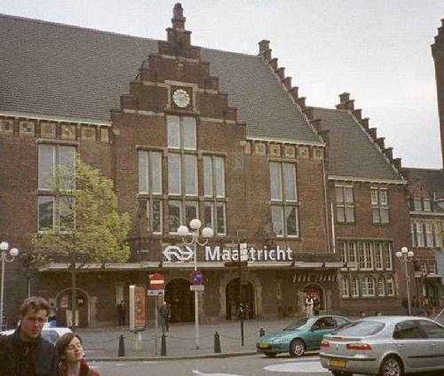 station Maastricht Straatzijde entree gebouw