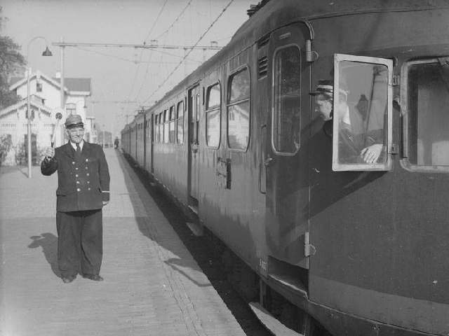 station Schagen Mat '46 op de voorgrond.