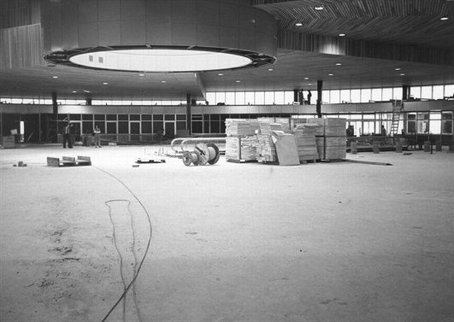 station Schiphol Airport interieur in aanbouw