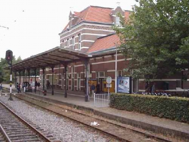 station Tiel 28 augustus 2003.<p>
Perronzijde uit het westen