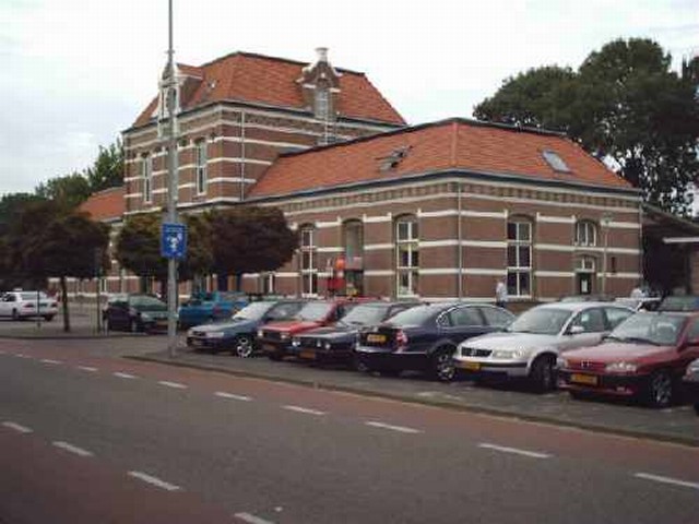 station Tiel 28 augustus 2003.<p>
Straatzijde zijkant (oost)