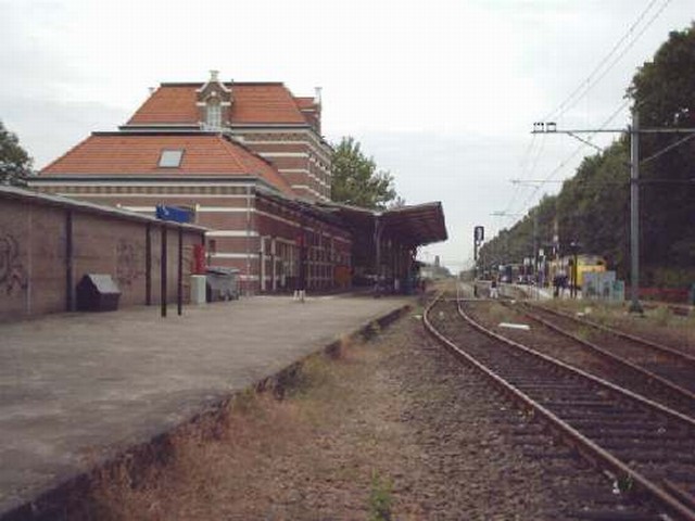 station Tiel 28 augustus 2003.<p>
Perronzijde zijkant (oost)