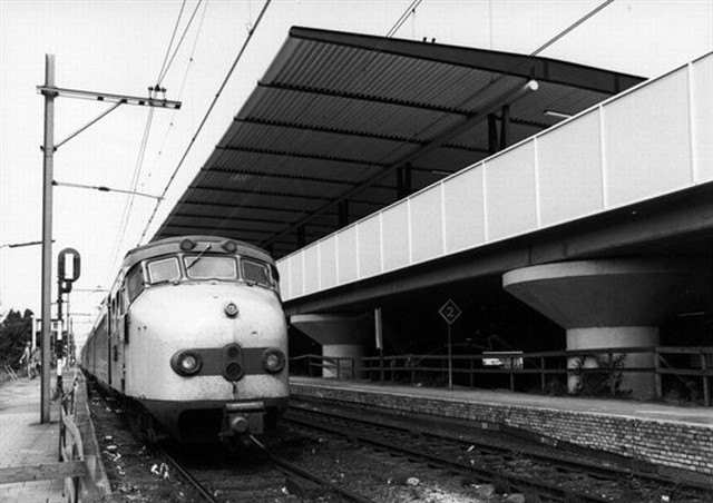 station Voorburg voorburg hoog op de achtergrond en voorburg laag op de voorgrond.